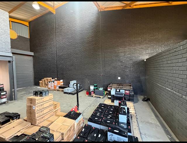 140M² WAREHOUSE TO LET IN HALFWAY HOUSE